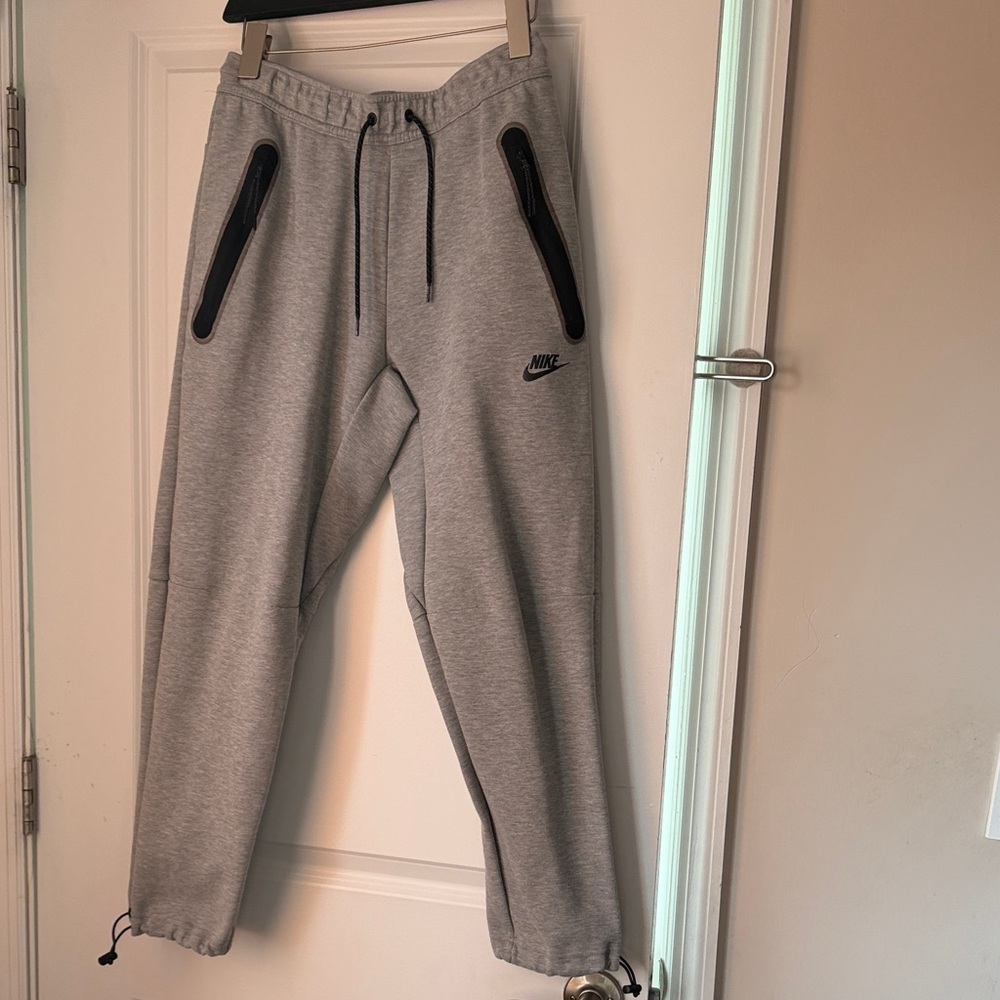 Nike Tech Men's Light Gray Joggers with Black Accents